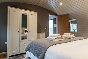 Unique 1 BD Eco-Retreat in Old Chalford