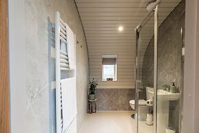 Unique 1 BD Eco-Retreat in Old Chalford