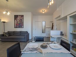 San Siro 3 Bedroom apt With Balcony