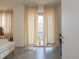 San Siro 3 Bedroom apt With Balcony