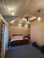 Queens Lake House