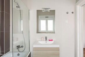 JOIVY Modern flat near Estrela Garden