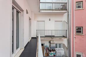 JOIVY Modern flat near Estrela Garden