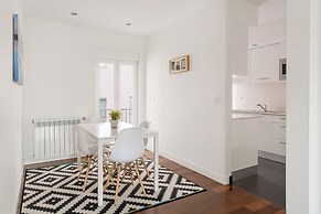 JOIVY Modern flat near Estrela Garden