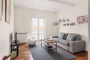 JOIVY Modern flat near Estrela Garden