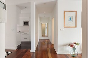 JOIVY Modern flat near Estrela Garden