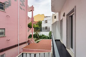 JOIVY Modern flat near Estrela Garden