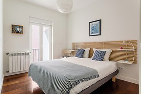 JOIVY Modern flat near Estrela Garden