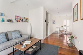 JOIVY Modern flat near Estrela Garden