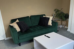 Cosy 3Br House With Fireplace & Private Garden