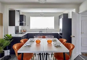 Cosy 3Br House With Fireplace & Private Garden