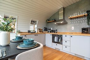 Sustainable 2BD Pod on Old Chalford Farm