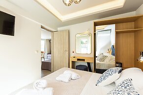 Akrogiali Apartments by Checkin