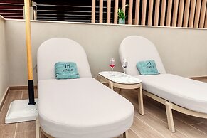 Le Mar Luxury Apartments by Checkin