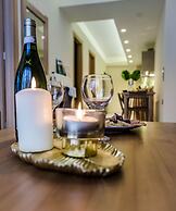 Le Mar Luxury Apartments by Checkin