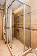 Le Mar Luxury Apartments by Checkin