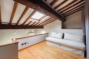 Regina House by MMega