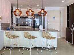 w Impeccable 2BR w Charming Balcony in CTG