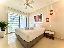 w Impeccable 2BR w Charming Balcony in CTG