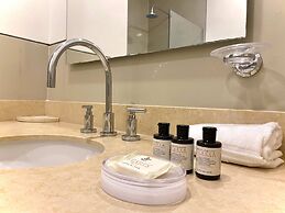 w Impeccable 2BR w Charming Balcony in CTG