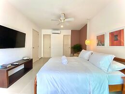 w Impeccable 2BR w Charming Balcony in CTG