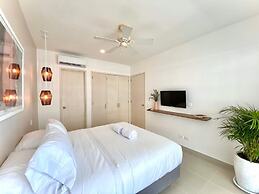 w Impeccable 2BR w Charming Balcony in CTG