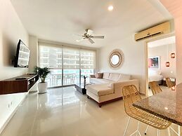 w Impeccable 2BR w Charming Balcony in CTG