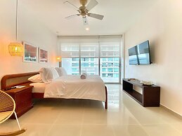 w Impeccable 2BR w Charming Balcony in CTG