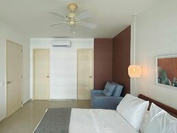w Impeccable 2BR w Charming Balcony in CTG