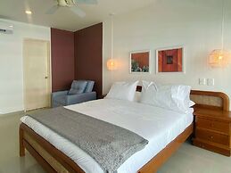 w Impeccable 2BR w Charming Balcony in CTG