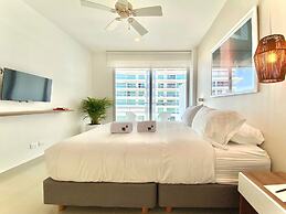 w Impeccable 2BR w Charming Balcony in CTG