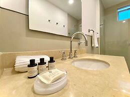 w Impeccable 2BR w Charming Balcony in CTG