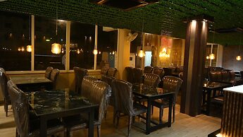 HOTEL M PLAZA MANDARMANI