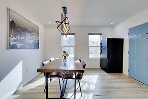 Walk to Roger Williams Park: Apt in Providence!
