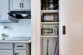 Walk to Roger Williams Park: Apt in Providence!