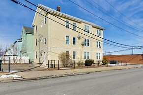 Walk to Roger Williams Park: Apt in Providence!