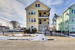 Walk to Roger Williams Park: Apt in Providence!