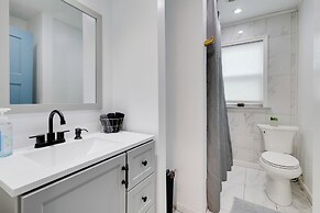 Walk to Roger Williams Park: Apt in Providence!