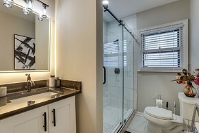 2 Mi to Midtown: Chic Apartment in Atlanta!