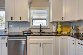 2 Mi to Midtown: Chic Apartment in Atlanta!