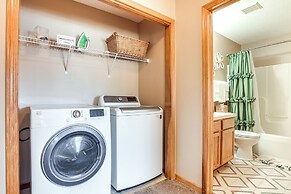 17 Mi to Columbus: Pickerington Home w/ Fire Pit!