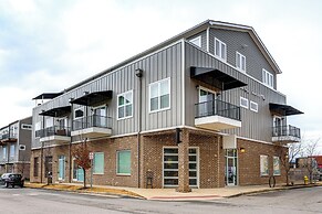 Balconies: Walkable Southside Chattanooga Condo!
