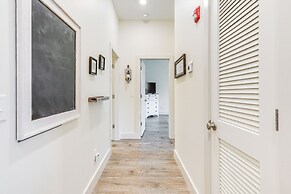 Balconies: Walkable Southside Chattanooga Condo!