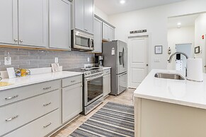 Balconies: Walkable Southside Chattanooga Condo!