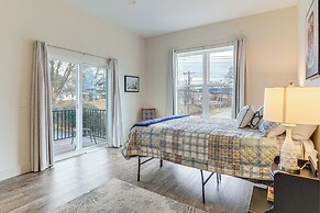 Balconies: Walkable Southside Chattanooga Condo!