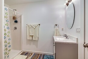 < 1 Mi to Ocean: Hot Tub Haven in Gold Beach