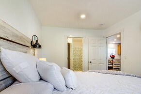 < 1 Mi to Ocean: Hot Tub Haven in Gold Beach