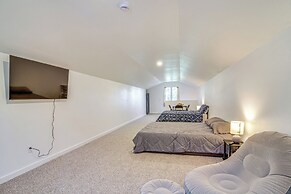 < 1 Mi to Ocean: Hot Tub Haven in Gold Beach