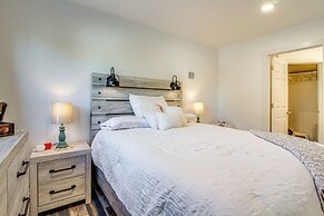 < 1 Mi to Ocean: Hot Tub Haven in Gold Beach