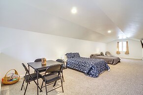 < 1 Mi to Ocean: Hot Tub Haven in Gold Beach